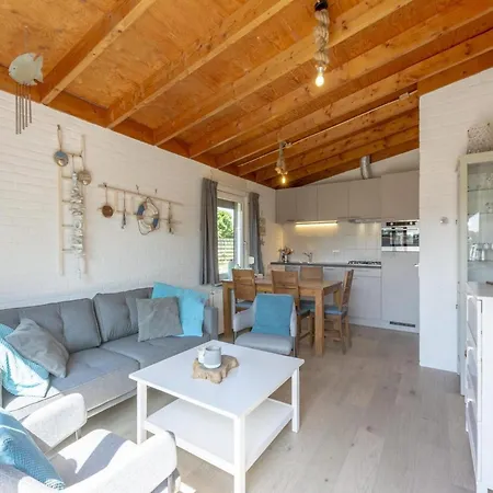 Comfy Near The Holiday home *